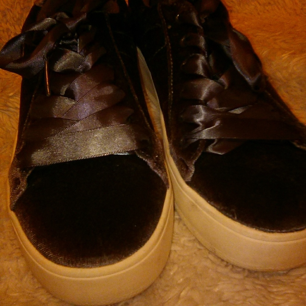 Velvet pumps
